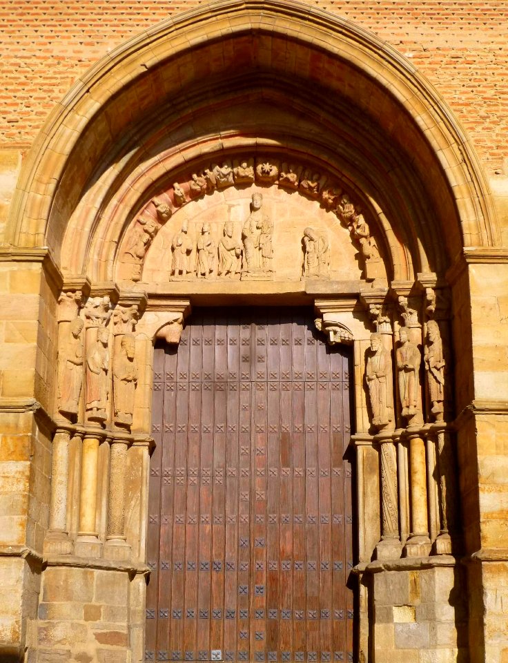 Benavente - Iglesia de San Juan del Mercado, exterior, portadas románicas 09