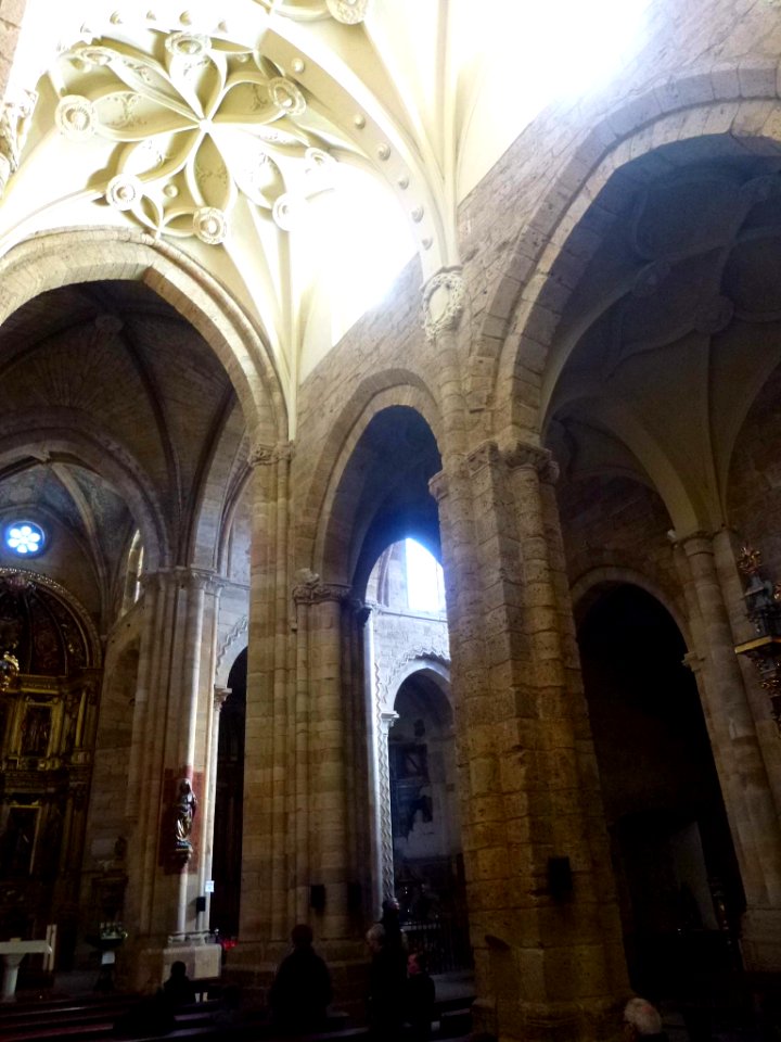 Benavente - Iglesia de Santa María del Azogue, interior 08