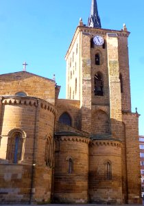 Benavente - Iglesia de Santa María del Azogue, exterior, ábsides 01