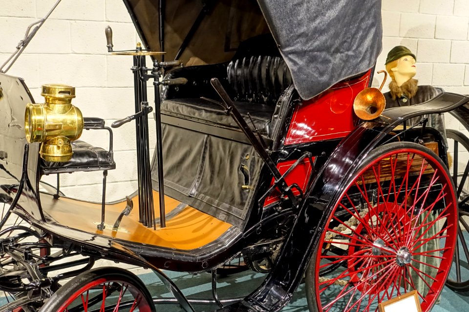 Benz automobile, 1892, made by Karl Benz, Mannheim, Germany, 5 HP, 1 cylinder, water-cooled, gasoline engine - Luray Caverns Car and Carriage Museum - Luray, Virginia - DSC01175