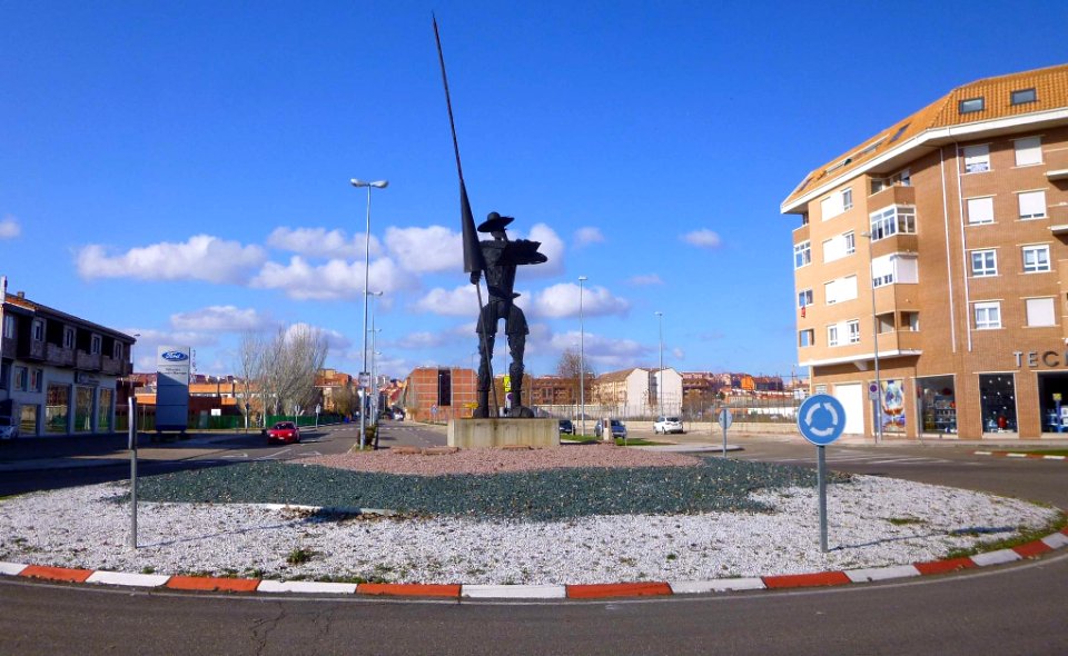 Benavente - Monumento a Cervantes 5