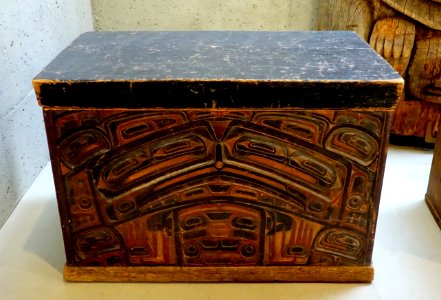 Bentwood chest, Haida, Haida Gwaii, British Columbia, c. 1850, yellow and red cedar - Museum of Anthropology, University of British Columbia - DSC08725