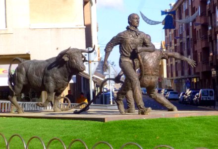 Benavente - Monumento al Toro Enmaromado 4