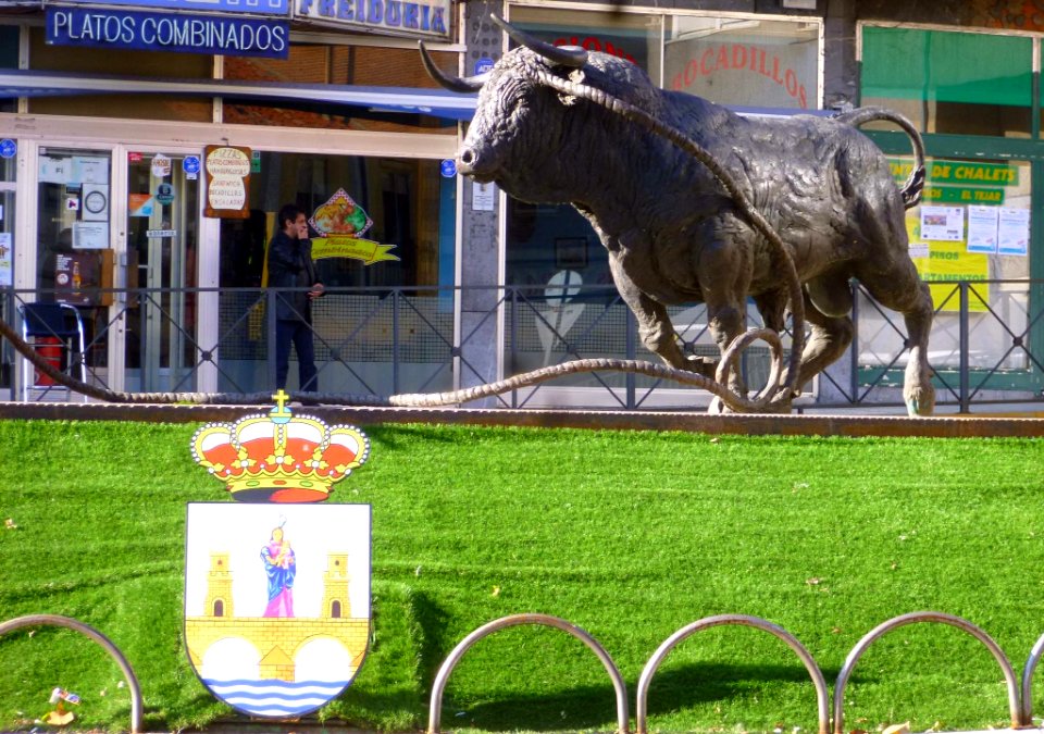 Benavente - Monumento al Toro Enmaromado 1