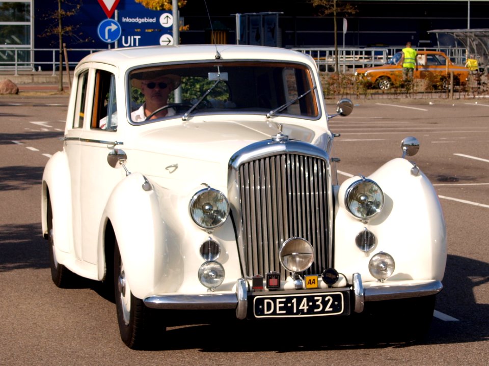 Bentley MK VI DE-14-32 pic1