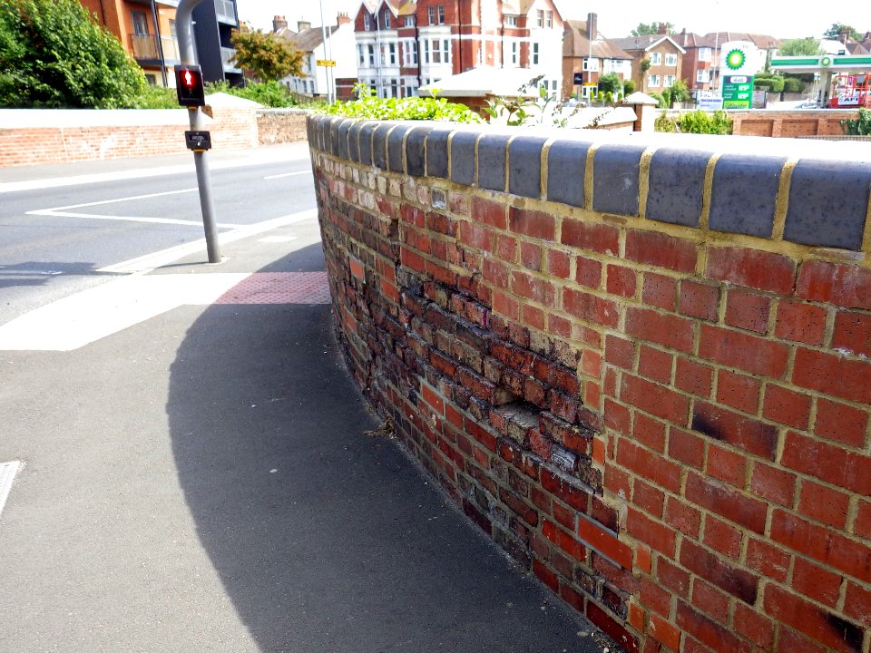 Benchmark Bridge, Holliers Hill, Bexhill (2)