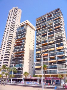 Benidorm - Torre Levante, Torre Italia y Edificio Cachirulo