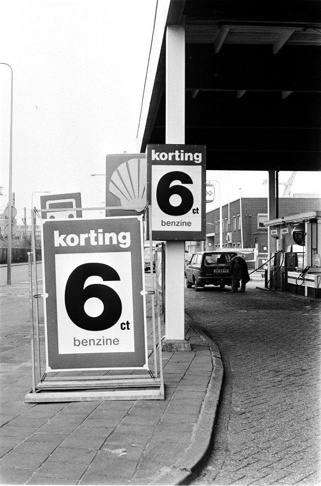 Benzinestation in Amsterdam waar 6 cent korting wordt gegeven (in verband met da, Bestanddeelnr 932-0309