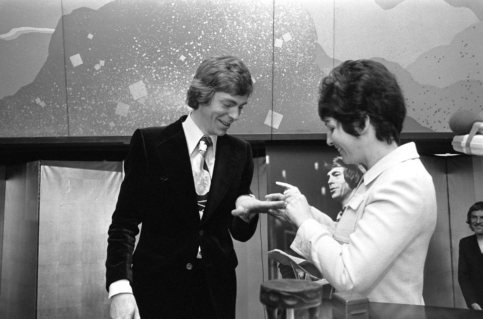 Berend Boudewijn krijgt Televizierring in Okurahotel te Amsterdam, Berend Boudew, Bestanddeelnr 926-4219