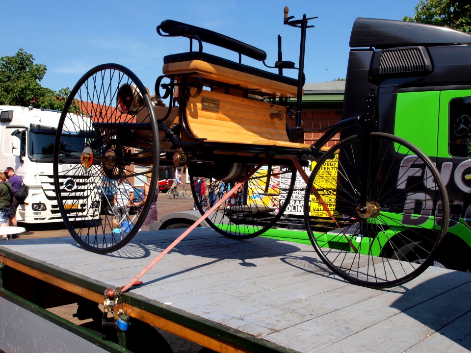 Benz motorwagen no20 at the SPECIAAL Auto Evenement Nijkerk 2011, pic1