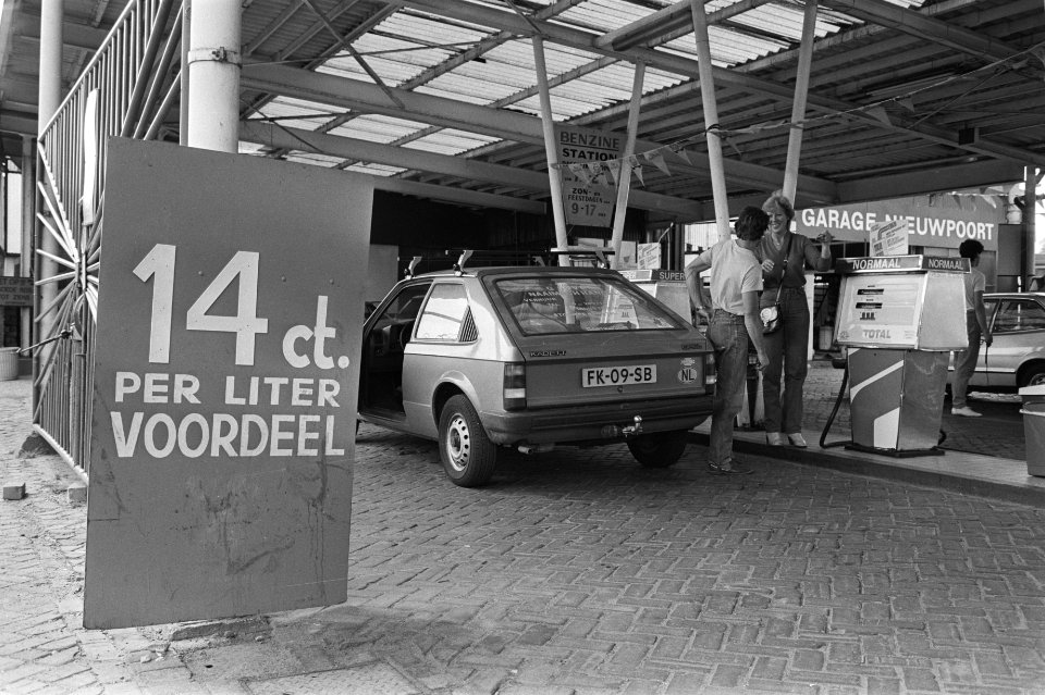 Benzineoorlog i.v.m. loslaten maximale benzineprijs 1 augustus a.s. korting , Bestanddeelnr 932-2589