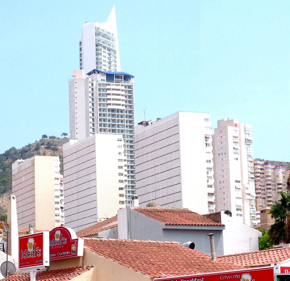 Benidorm - Torre Lúgano, Edificio Don Jorge y Playmón Park