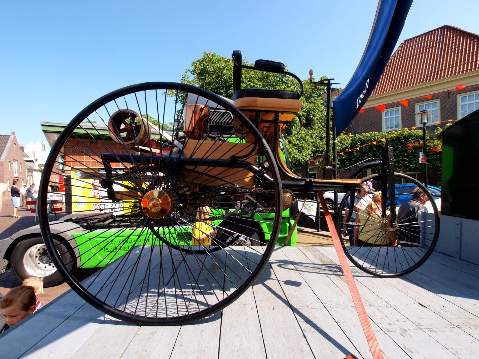 Benz motorwagen no20 at the SPECIAAL Auto Evenement Nijkerk 2011, pic2