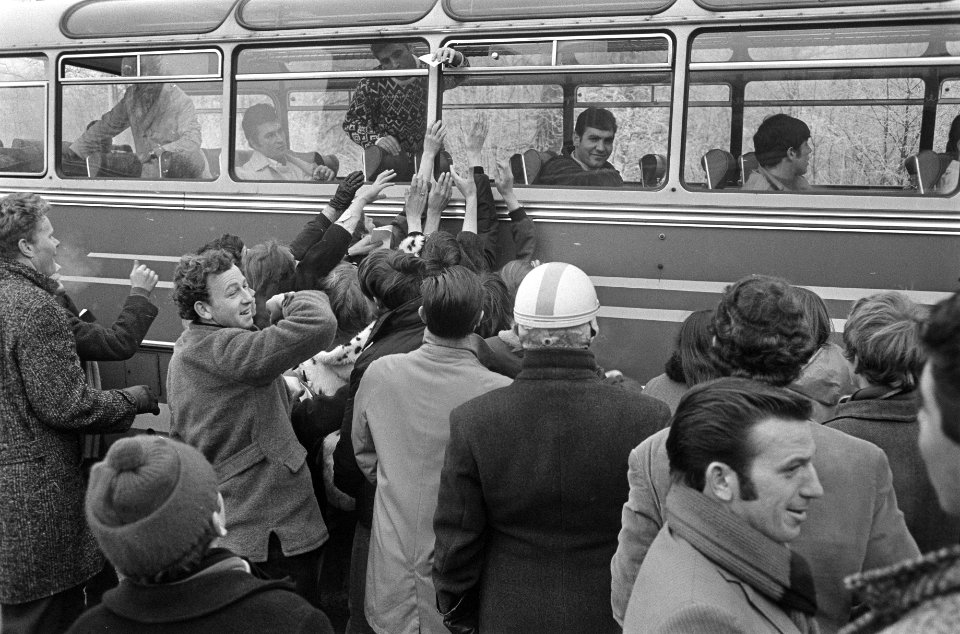 Benfica-spelers in bus, Bestanddeelnr 922-0938