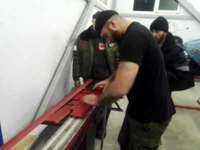 Bending machine in use