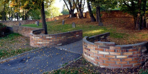 Benešov, malnova juda tombejo, enirejo, 1