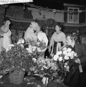 Beppie Nooy viert 50-jarig toneeljubileum en 70ste verjaardag, Bestanddeelnr 915-6010