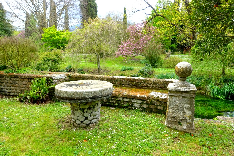 Bench - Giardino di Ninfa, Italy - DSC03187