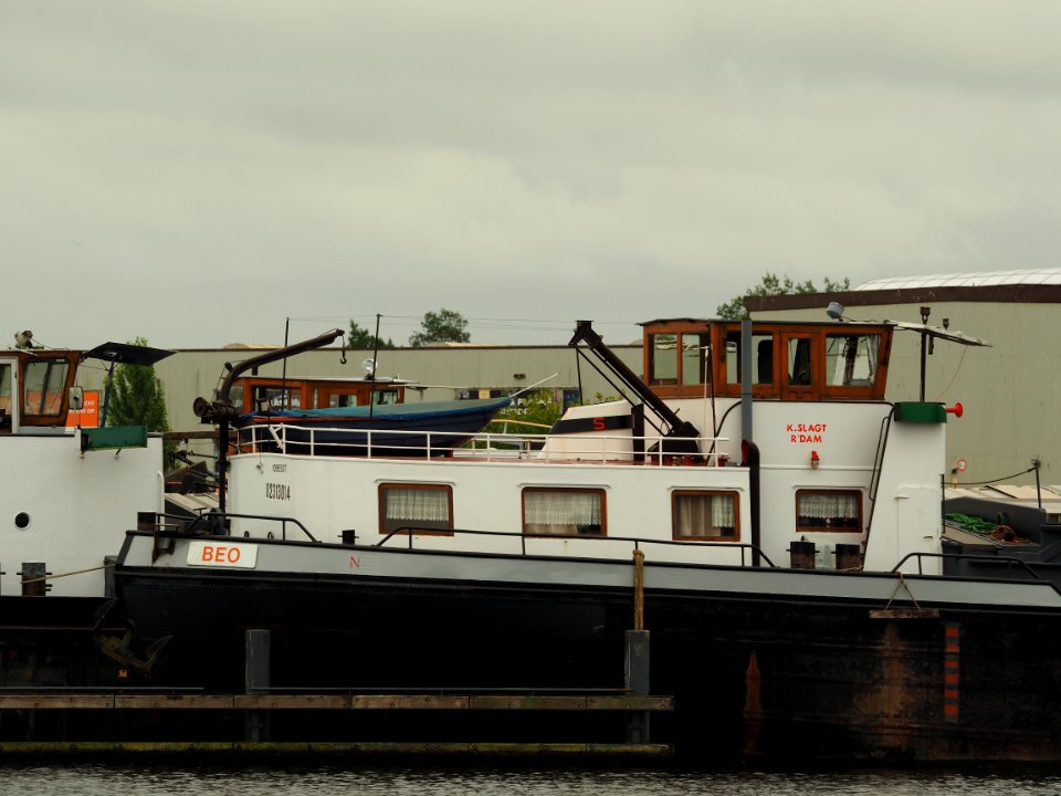 Beo ENI 02313014 op het Spaarne, klaar voor de sloop