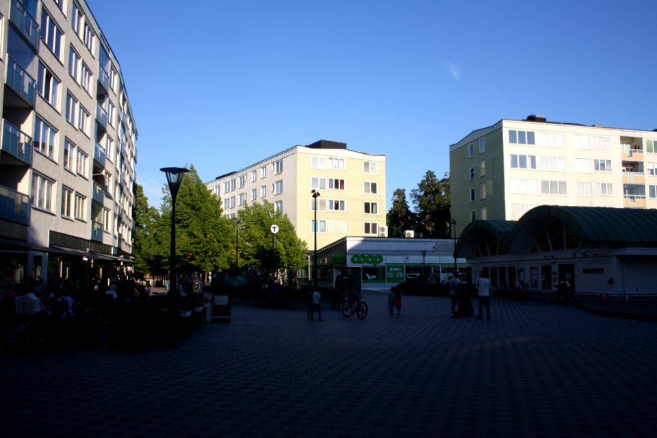 Bergshamra torg augusti 2016 bild 4