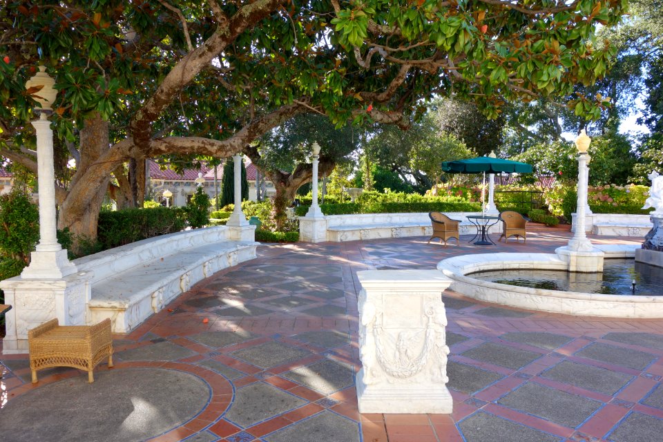 Benches with fountain - Hearst Castle - DSC06978