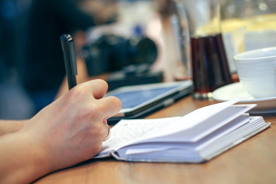 Hand learning notebook photo