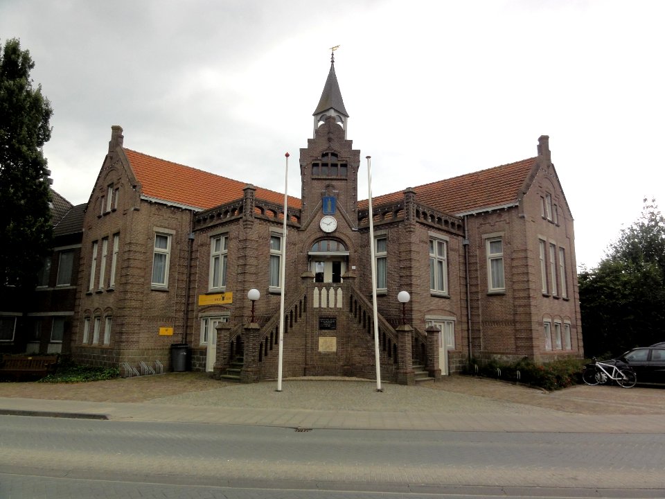 Berghem Rijksmonument 516597 voorm. gemeentehuis Burg.v.Erpstraat 2 (2)