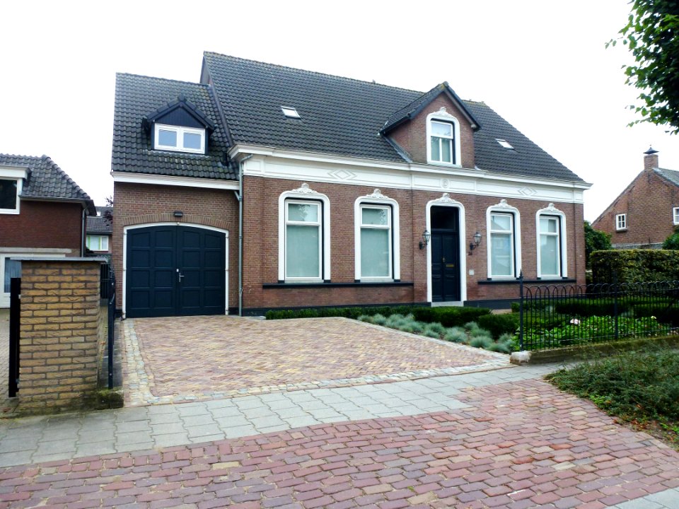 Berghem (Oss, NL) Burg.v.Erpstraat 24 (01)