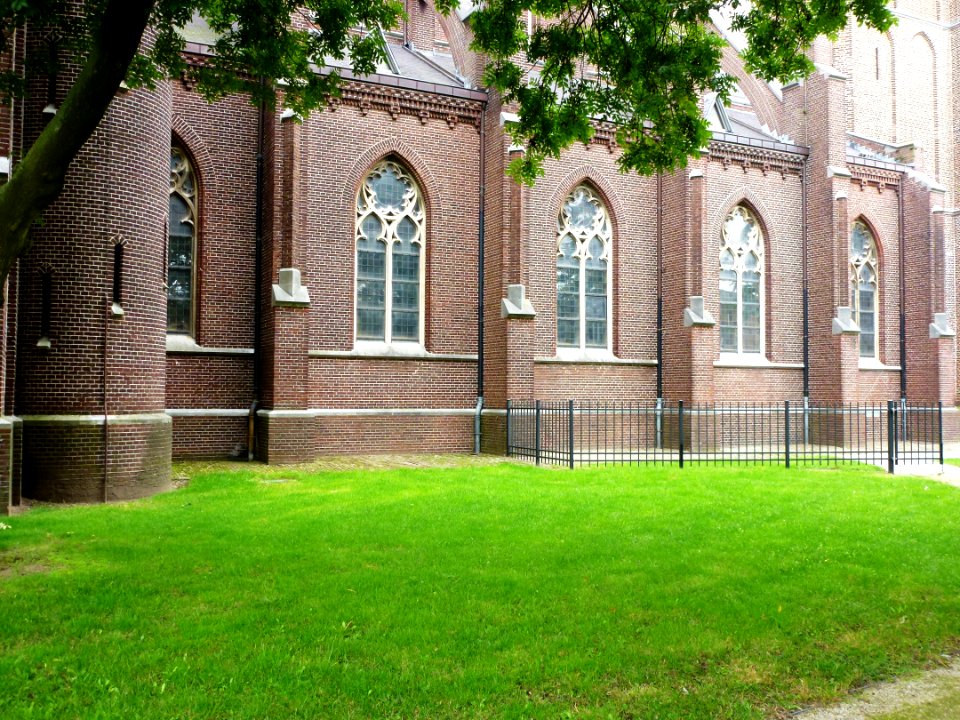 Berghem (Oss, NL) St.Willibrorduskerk exterieur 06
