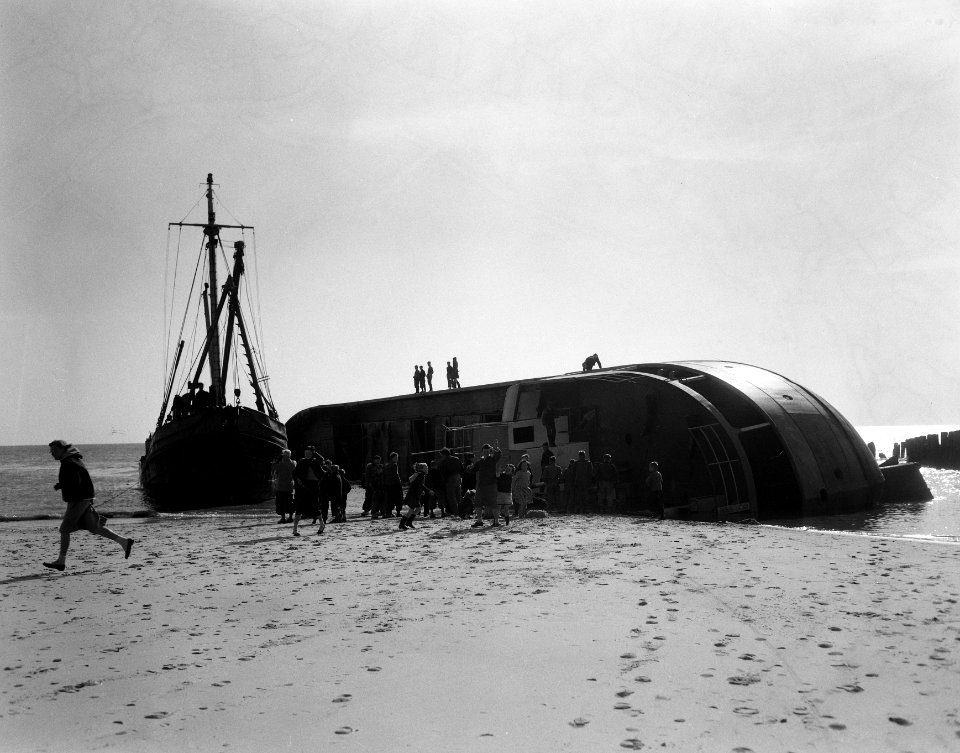Berging Achilles gestrand in de nacht van 15 op 16 maart bij Westkapelle, Bestanddeelnr 908-4843