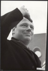 Berhard Haitink, dirigent van het Concertgebouworkest, vertrekt van Schiphol nar, Bestanddeelnr 094-0191