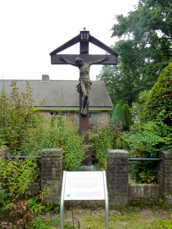 Berghem (Oss, NL) wegkruis bij Burg.v.Erpstraat 55