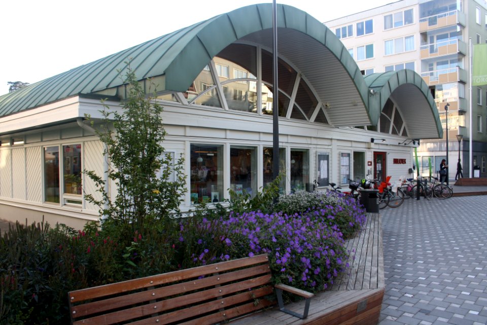 Bergshamra torg augusti 2016 bild 3