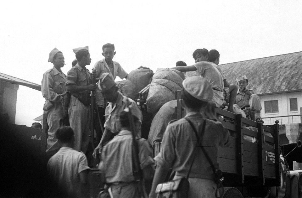 Bericht Locomotief 17-10-1949 Dezer dagen zullen als gevolg van de ontruiming , Bestanddeelnr 777