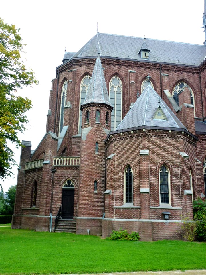 Berghem (Oss, NL) St.Willibrorduskerk exterieur 04
