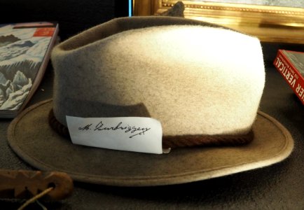 Berghut mit Signatur von Matthias Zurbriggen (MMM Corones) (05)