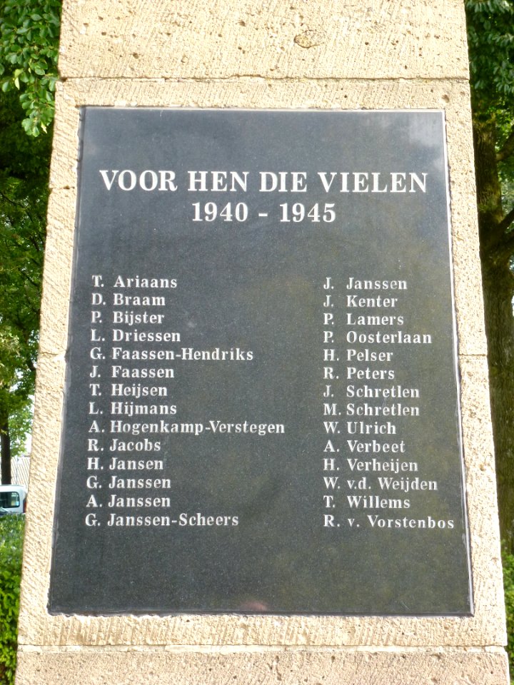 Berg en Dal (Groesbeek) Zevenheuvelenweg oorlogsmonument (02) namenbord