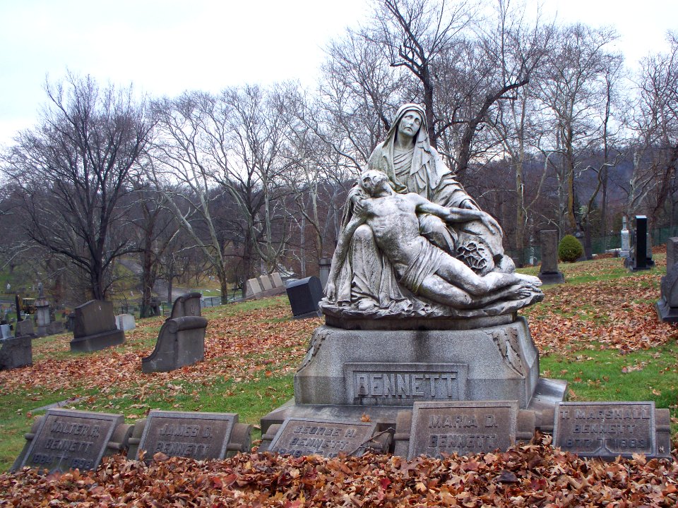Bennett monument, St. Mary’s Cemetery, 2014-12-03, 01
