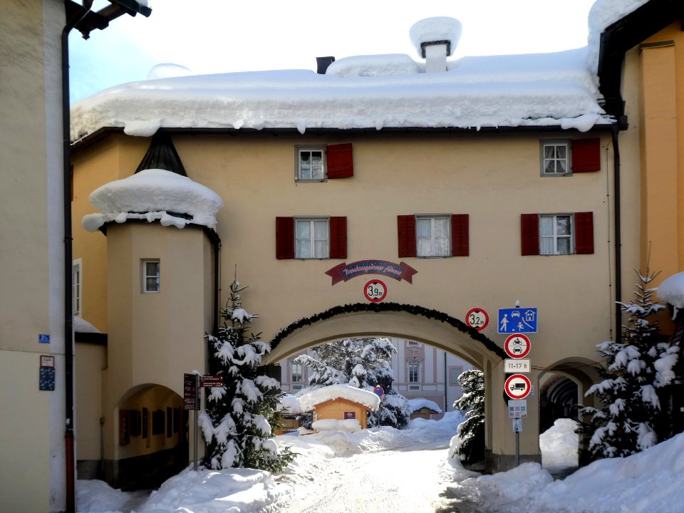 Berchtesgaden, Schlossarkaden, Verbindungsbogen v N, 1
