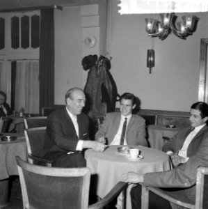 Bennie Muller en Jan Jongbloed voor strafcommissie, Jan Jongbloed en voorzitter, Bestanddeelnr 917-3934
