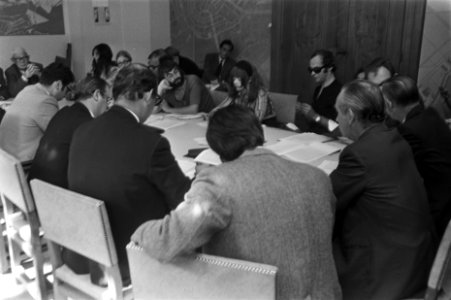 Beraad over samenstelling College van Burgemeester en Wethouders met afgevaardig, Bestanddeelnr 923-7438