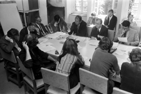 Beraad over samenstelling College van Burgemeester en Wethouders met afgevaardig, Bestanddeelnr 923-7439