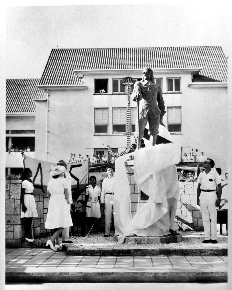 Bezoek van prinses Juliana aan West-Indië (februari-maart 1944). Curaçao. Onthu…, Bestanddeelnr 935-1535