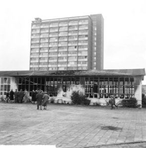 Bennebroekschool in brand in de A. Schelfhoutstraat te Amsterdam, Bestanddeelnr 914-9104