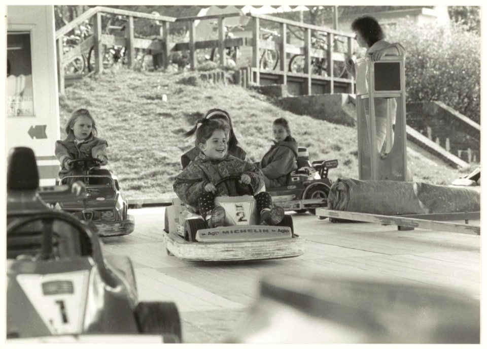 Bennebroekerlaan, kermis. NL-HlmNHA 54032154