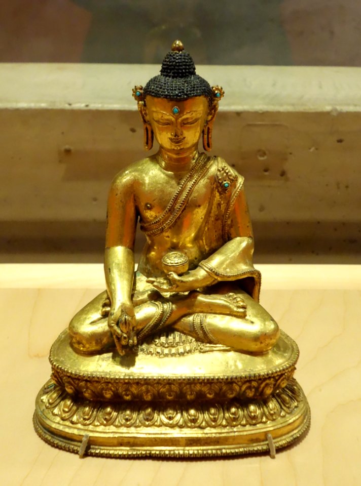Bhaishajyaguru or Medicine Buddha, Tibet, 15th century, gilt bronze - Berkeley Art Museum and Pacific Film Archive - DSC04104
