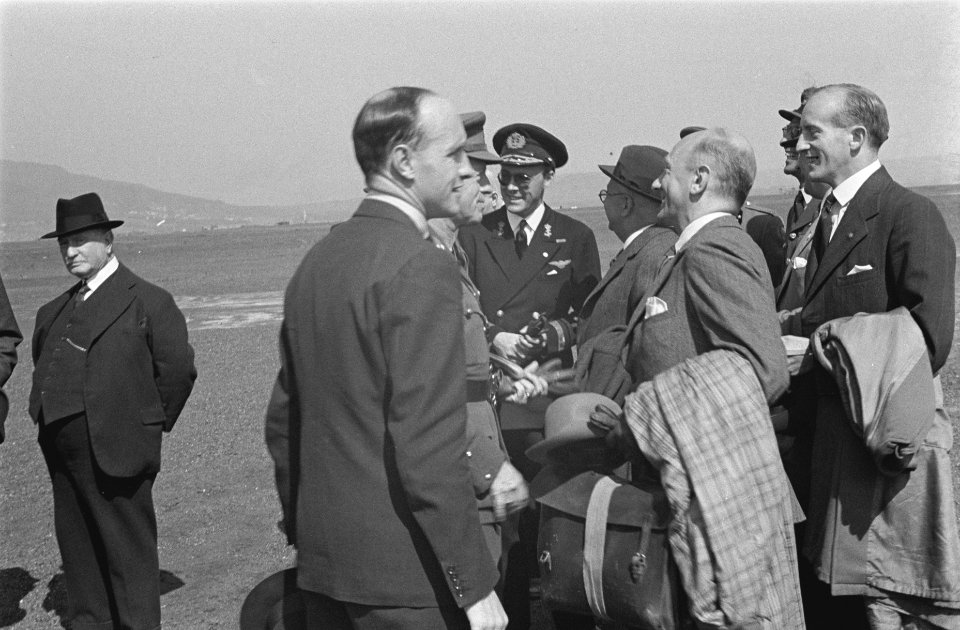Bezoek van prins Bernhard aan Belfast t.g.v. opening Nederlandse tentoonstellin, Bestanddeelnr 935-2032
