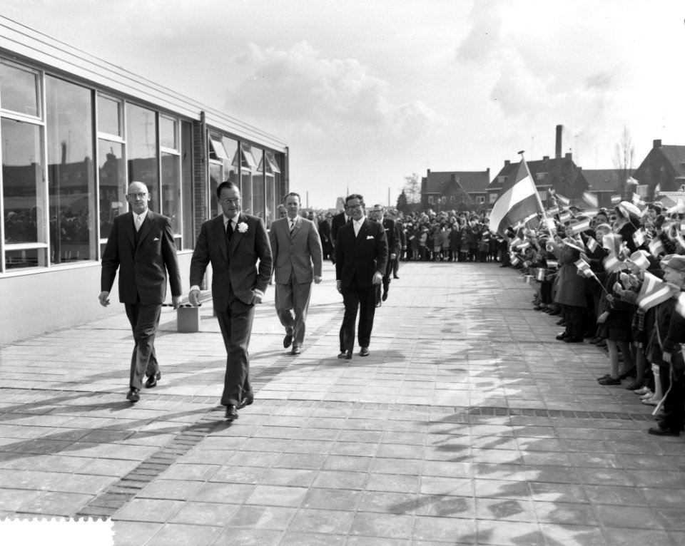 Bezoek van Prins Bernhard aan de Protestants Christelijke School Prins Bernhard, Bestanddeelnr 912-2792