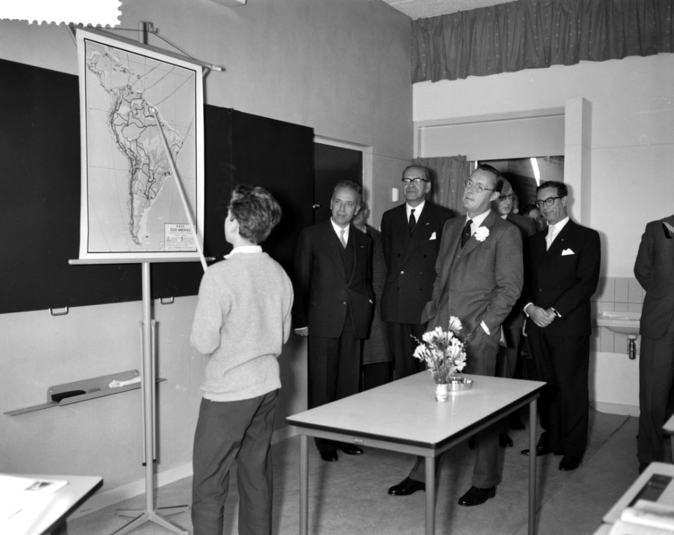 Bezoek van Prins Bernhard aan de Protestants Christelijke School Prins Bernhard, Bestanddeelnr 912-2795