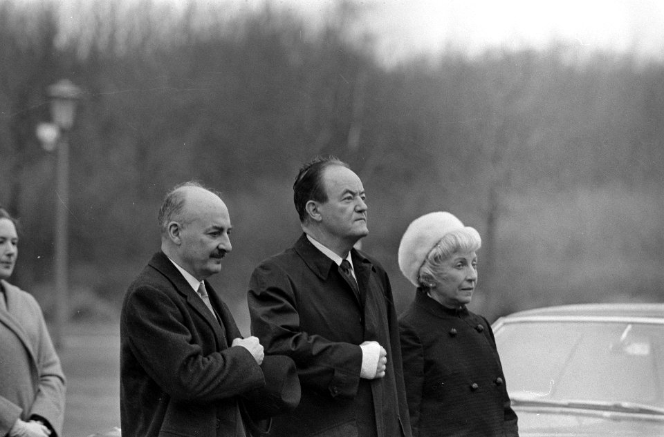 Bezoek vice president Humphrey , aankomst op Huis ten Bosch , v.l.n.r. Tyler, Hu, Bestanddeelnr 920-1878